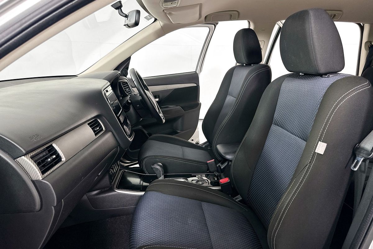 2017 Mitsubishi OUTLANDER LS SAFETY PACK (4x4) 5 SEATS ZK MY18