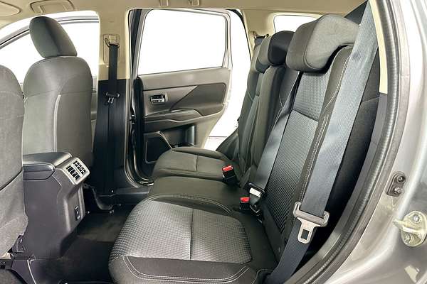 2020 Mitsubishi OUTLANDER ES 7 SEAT (2WD) ZL MY21