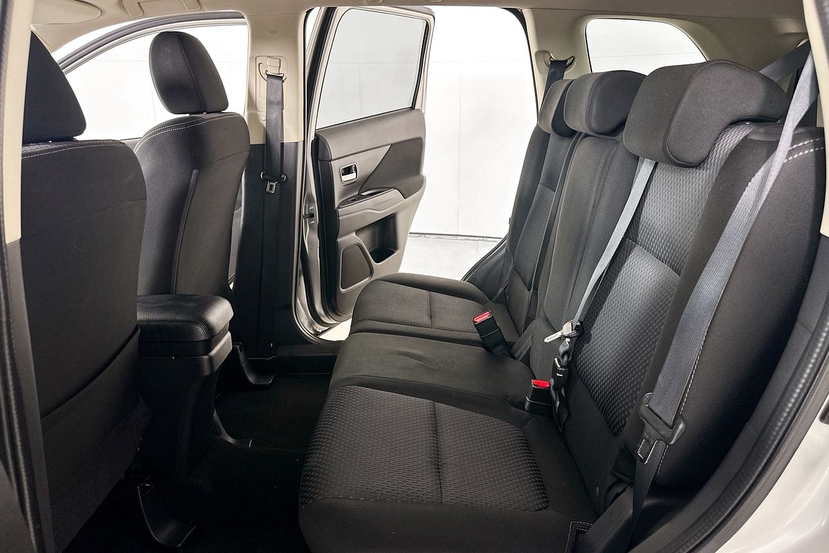 2017 Mitsubishi OUTLANDER LS SAFETY PACK (4x4) 5 SEATS ZK MY18