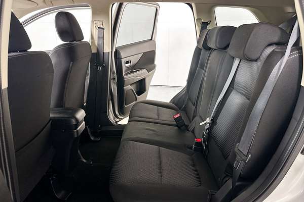 2017 Mitsubishi OUTLANDER LS SAFETY PACK (4x4) 5 SEATS ZK MY18