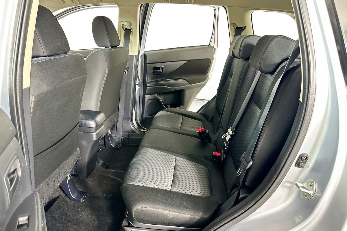 2013 Mitsubishi OUTLANDER ES (4x2) ZJ