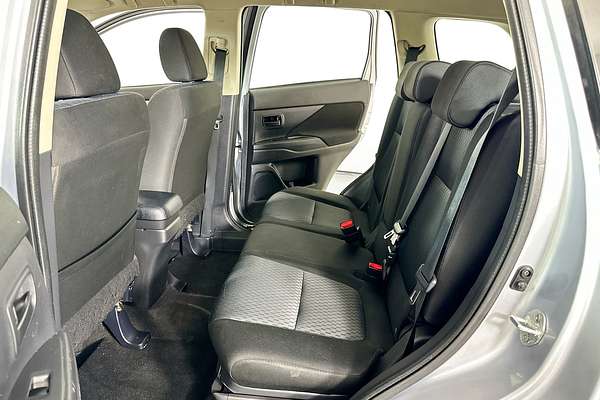 2013 Mitsubishi OUTLANDER ES (4x2) ZJ