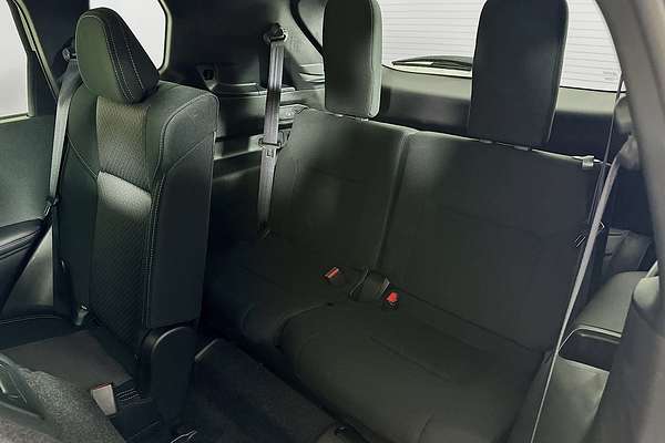 2024 Mitsubishi Outlander LS ZM
