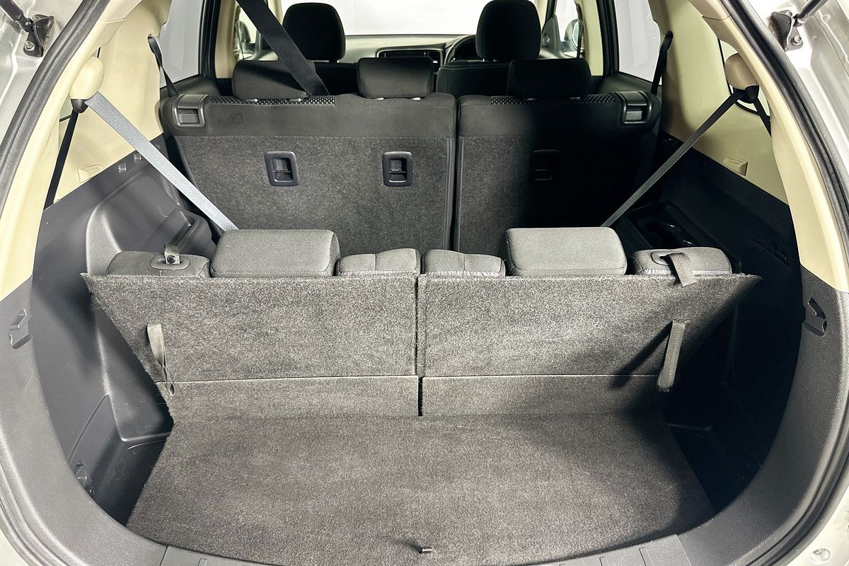 2017 Mitsubishi OUTLANDER LS SAFETY PACK (4x4) 5 SEATS ZK MY18