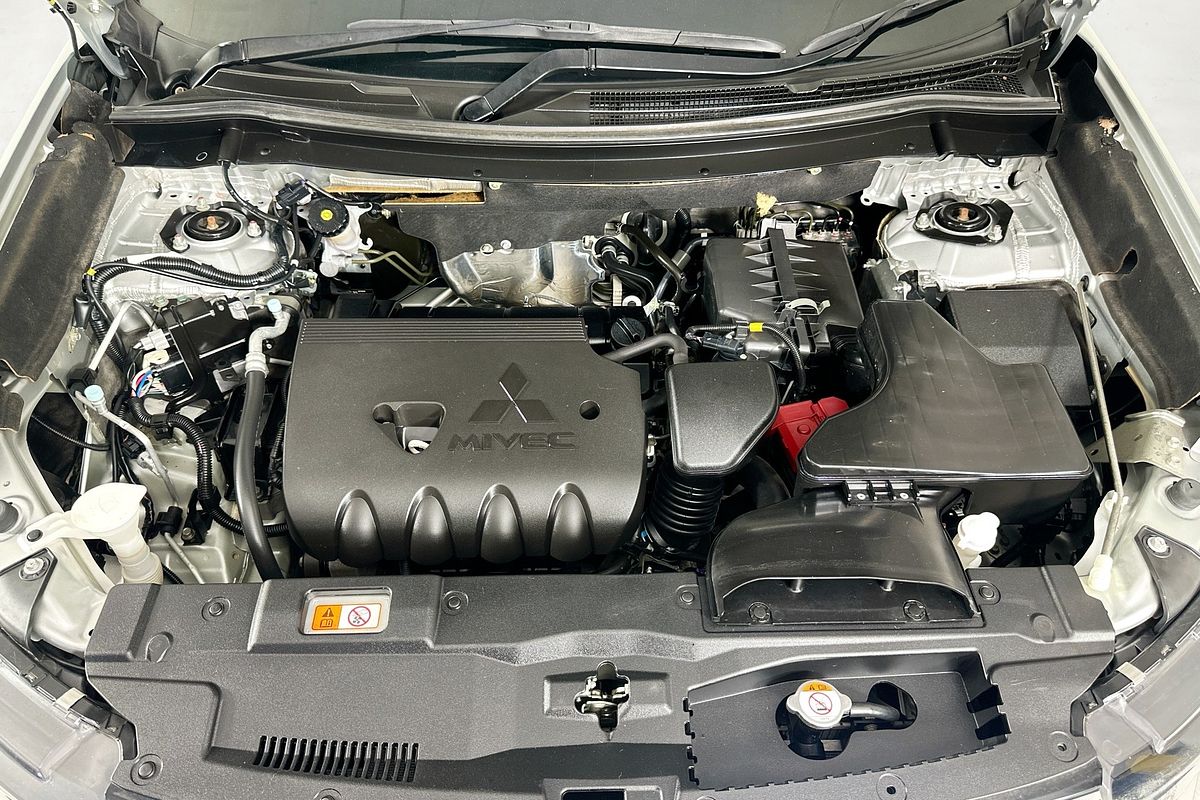 2017 Mitsubishi OUTLANDER LS SAFETY PACK (4x4) 5 SEATS ZK MY18