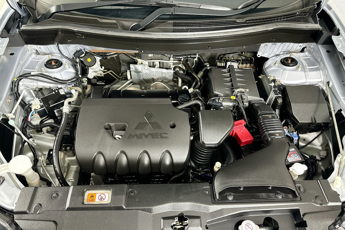 2013 Mitsubishi OUTLANDER ES (4x2) ZJ