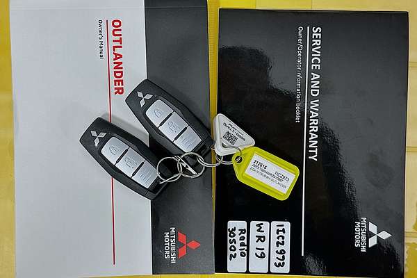 2024 Mitsubishi Outlander LS ZM