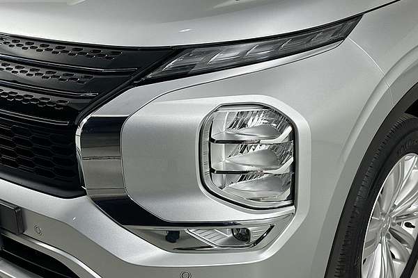 2024 Mitsubishi Outlander LS ZM