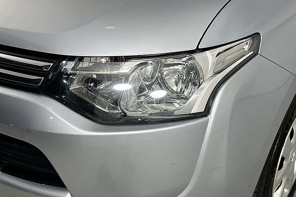 2013 Mitsubishi OUTLANDER ES (4x2) ZJ
