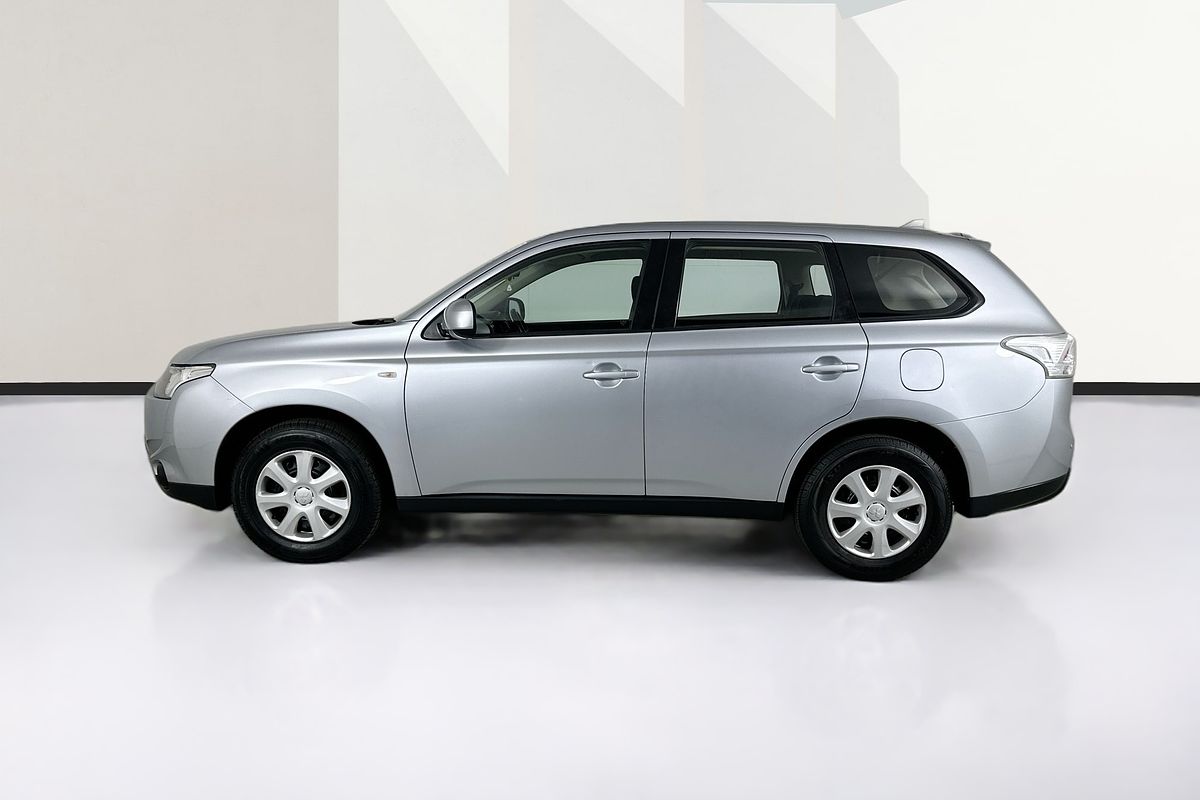 2013 Mitsubishi OUTLANDER ES (4x2) ZJ