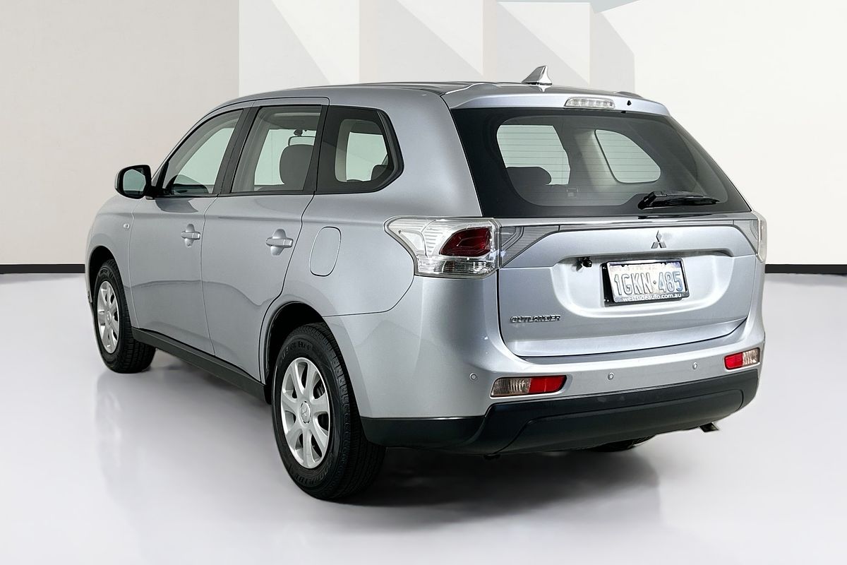 2013 Mitsubishi OUTLANDER ES (4x2) ZJ