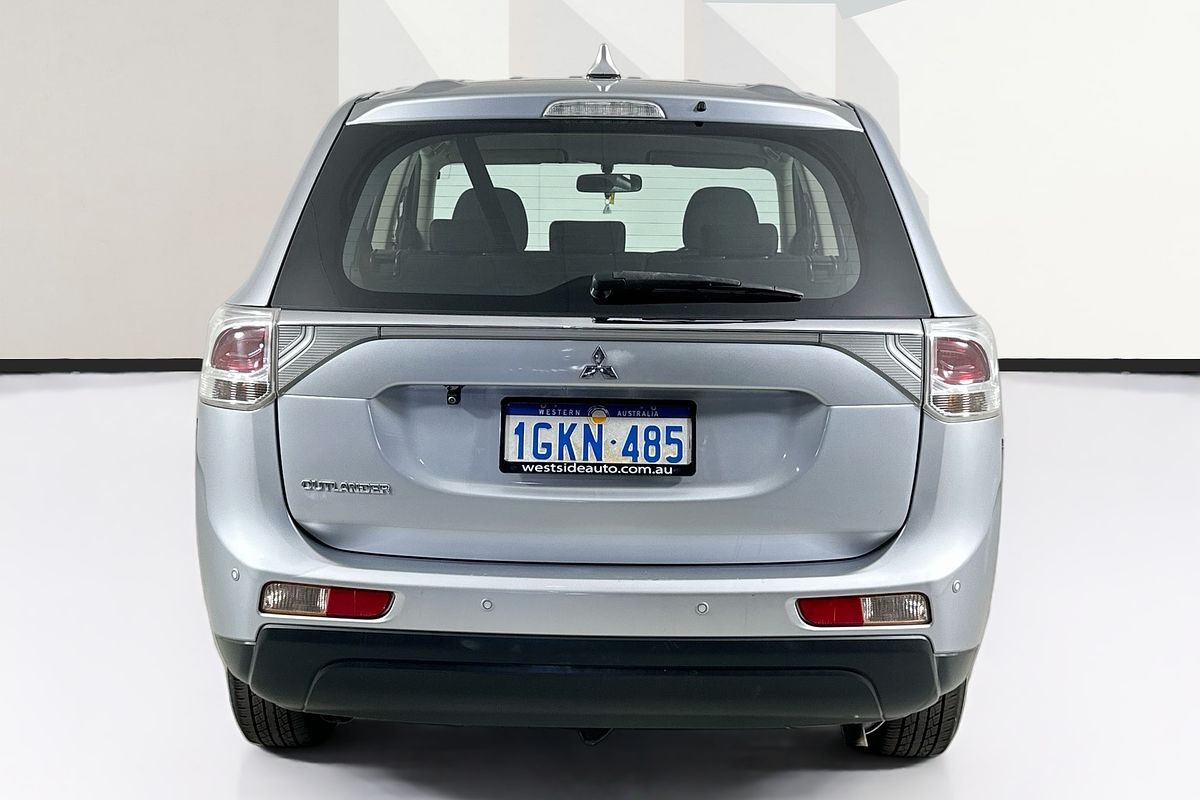 2013 Mitsubishi OUTLANDER ES (4x2) ZJ