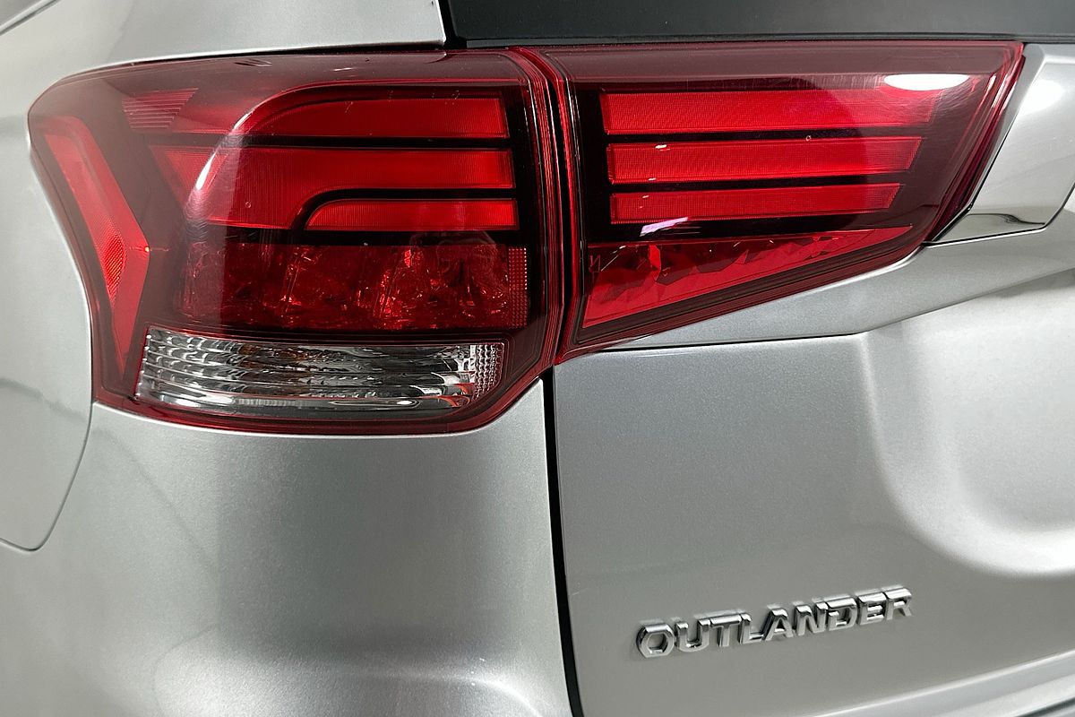 2017 Mitsubishi OUTLANDER LS SAFETY PACK (4x4) 5 SEATS ZK MY18