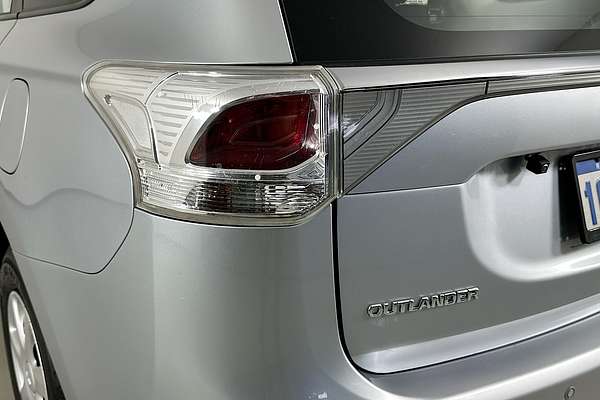2013 Mitsubishi OUTLANDER ES (4x2) ZJ