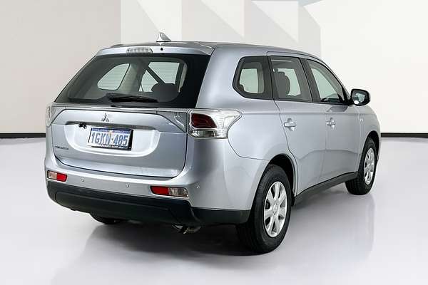 2013 Mitsubishi OUTLANDER ES (4x2) ZJ