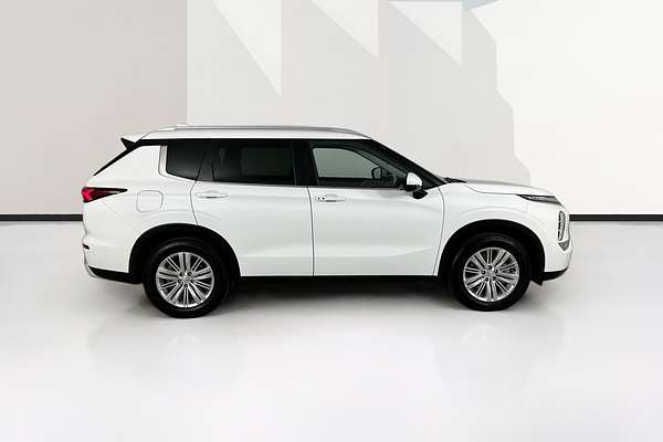 2024 Mitsubishi Outlander LS ZM