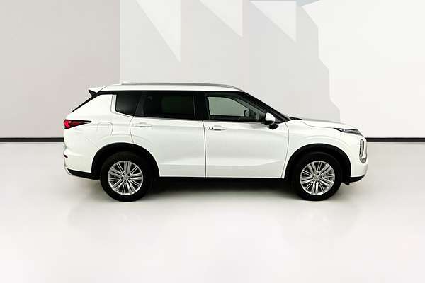 2024 Mitsubishi Outlander LS ZM