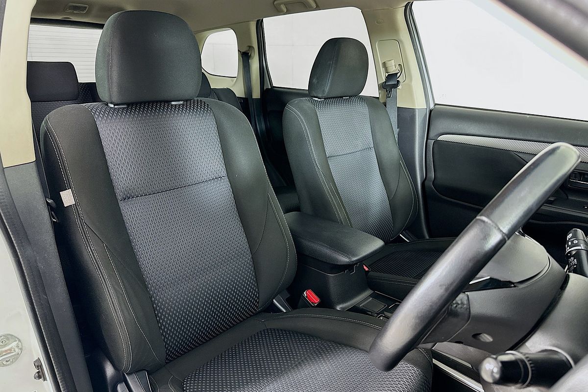 2017 Mitsubishi OUTLANDER LS SAFETY PACK (4x4) 7 SEATS ZK MY17