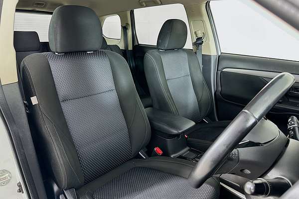2017 Mitsubishi OUTLANDER LS SAFETY PACK (4x4) 7 SEATS ZK MY17