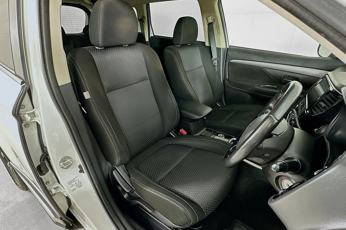 2017 Mitsubishi OUTLANDER LS SAFETY PACK (4x4) 7 SEATS ZK MY17