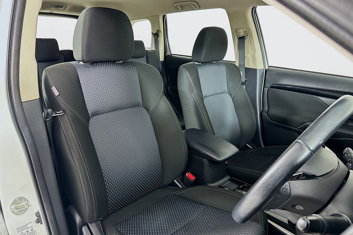 2021 Mitsubishi OUTLANDER ES 7 SEAT (2WD) ZL MY21