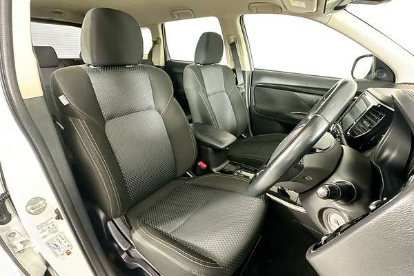 2021 Mitsubishi OUTLANDER ES 7 SEAT (2WD) ZL MY21