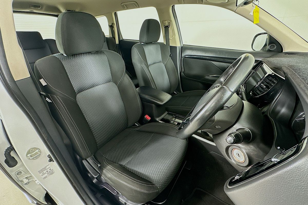 2020 Mitsubishi OUTLANDER ES 7 SEAT (2WD) ZL MY20