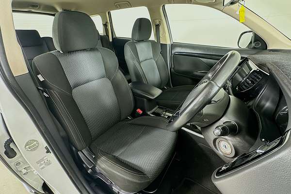 2020 Mitsubishi OUTLANDER ES 7 SEAT (2WD) ZL MY20