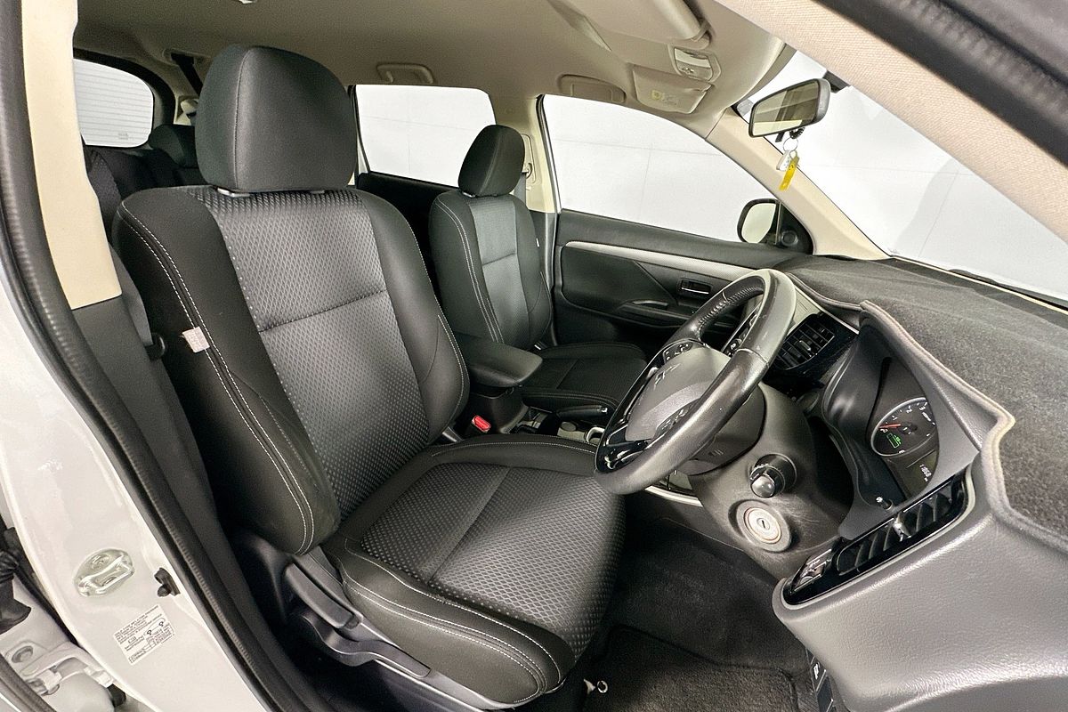 2017 Mitsubishi OUTLANDER LS (4x2) ZK MY17