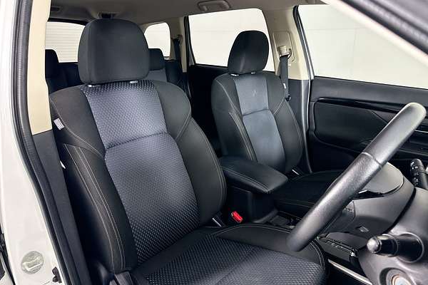 2021 Mitsubishi OUTLANDER ES 7 SEAT (2WD) ZL MY21