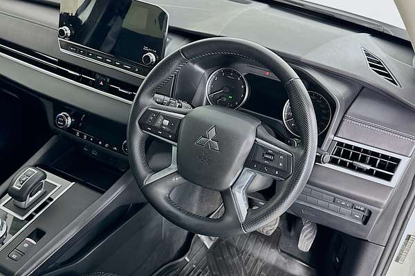 2024 Mitsubishi Outlander LS ZM