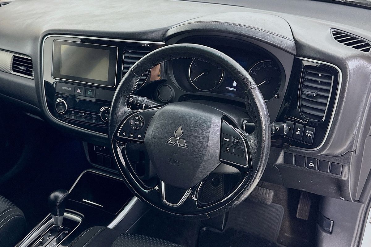 2017 Mitsubishi OUTLANDER LS SAFETY PACK (4x4) 7 SEATS ZK MY17