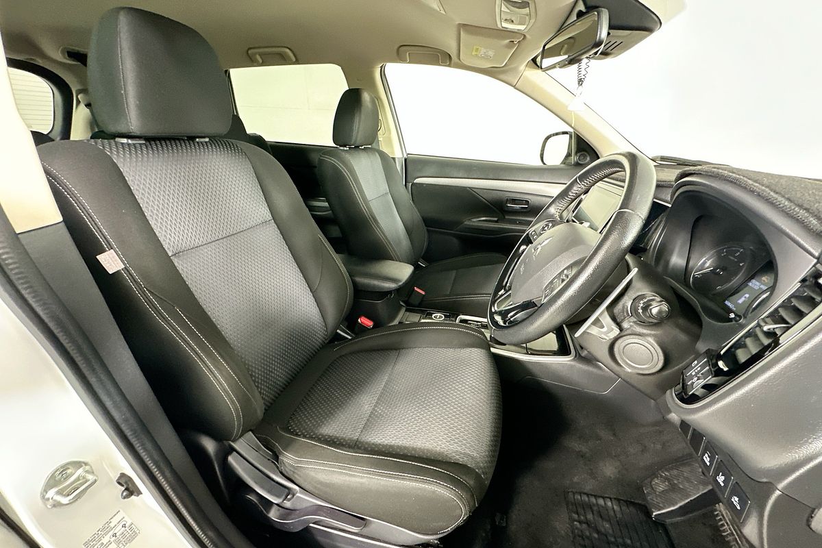 2018 Mitsubishi OUTLANDER LS 7 SEAT (AWD) ZL MY18.5