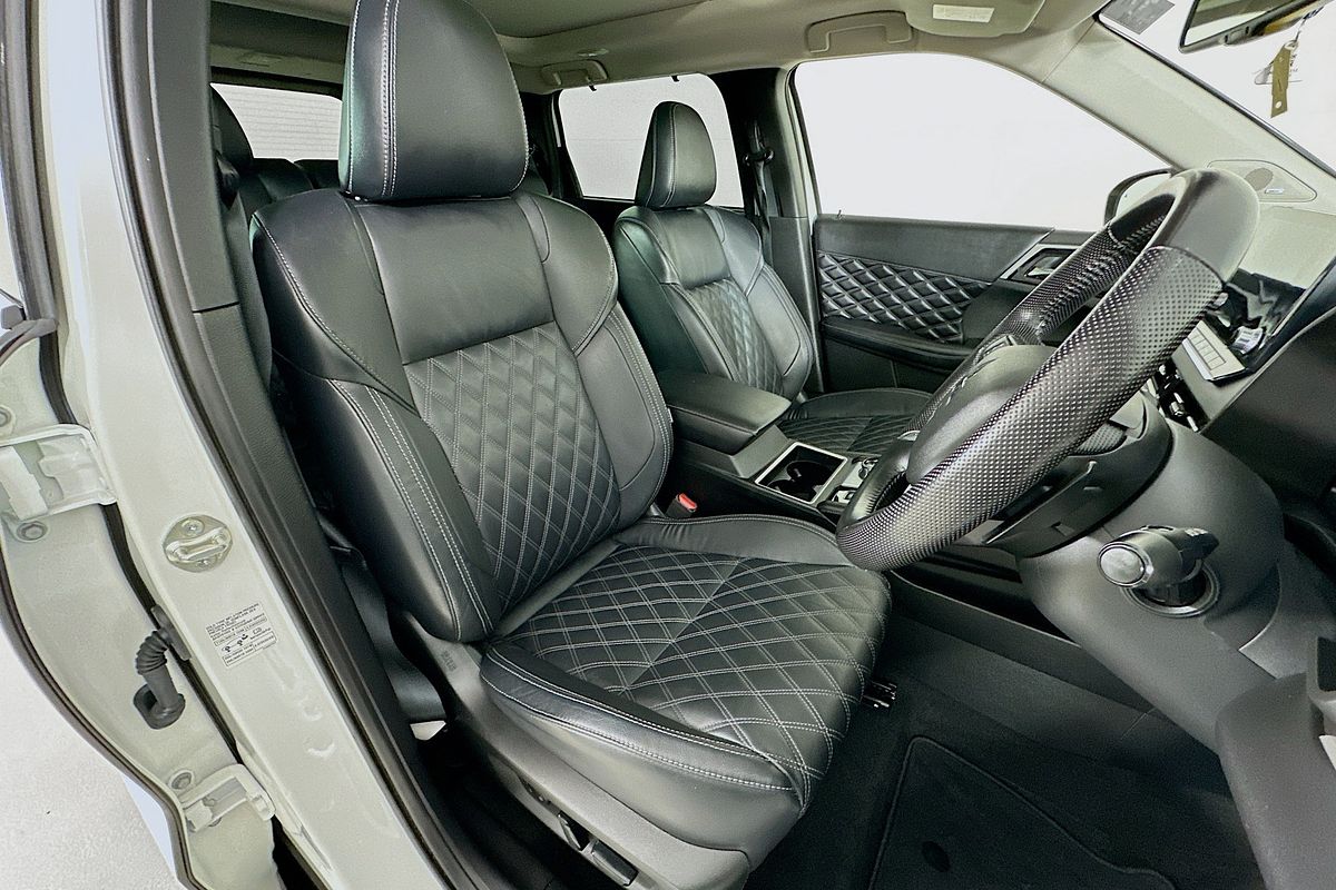 2022 Mitsubishi OUTLANDER Exceed ZM