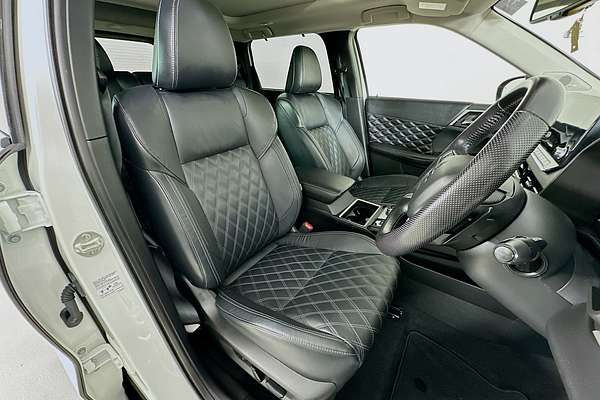 2022 Mitsubishi OUTLANDER Exceed ZM