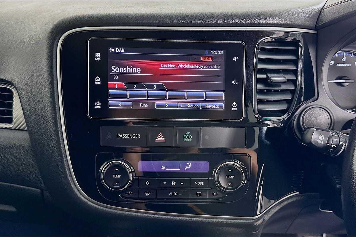 2017 Mitsubishi OUTLANDER LS SAFETY PACK (4x4) 7 SEATS ZK MY17