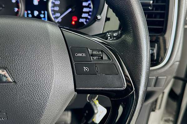 2017 Mitsubishi OUTLANDER LS SAFETY PACK (4x4) 7 SEATS ZK MY17