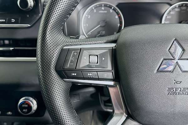 2024 Mitsubishi Outlander LS ZM