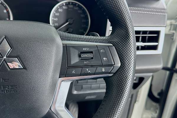2024 Mitsubishi Outlander LS ZM