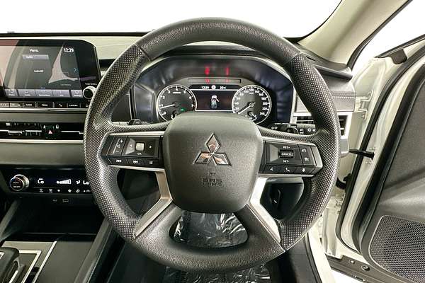 2024 Mitsubishi OUTLANDER ES 7 SEAT (2WD) ZM MY24