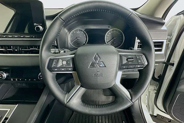 2024 Mitsubishi Outlander LS ZM