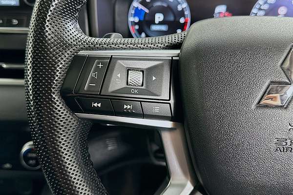 2022 Mitsubishi OUTLANDER Exceed ZM