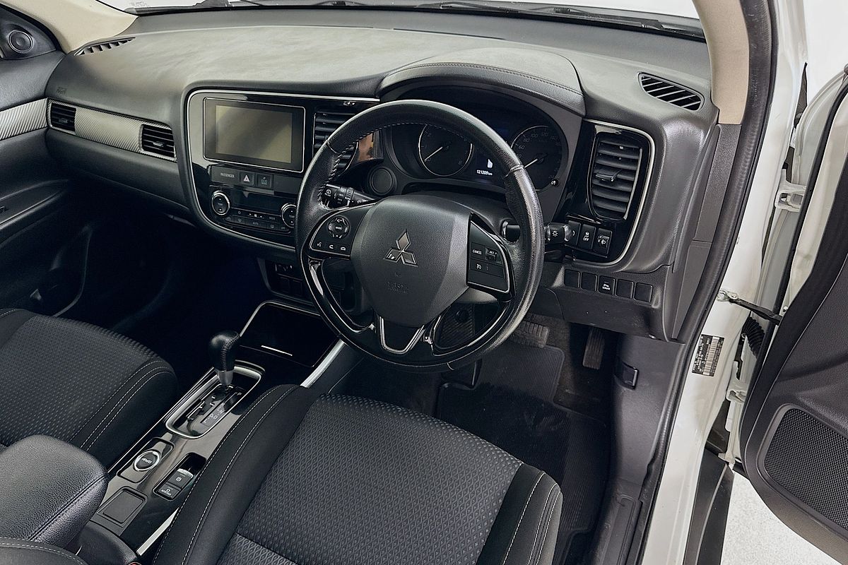 2017 Mitsubishi OUTLANDER LS SAFETY PACK (4x4) 7 SEATS ZK MY17