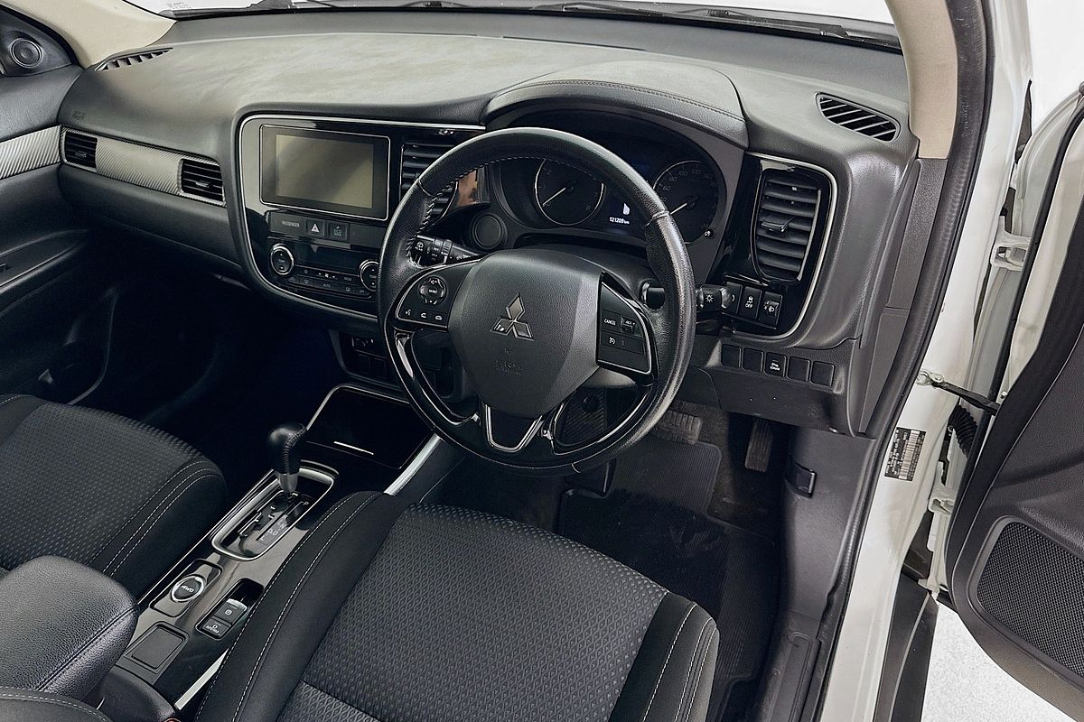 2017 Mitsubishi OUTLANDER LS SAFETY PACK (4x4) 7 SEATS ZK MY17