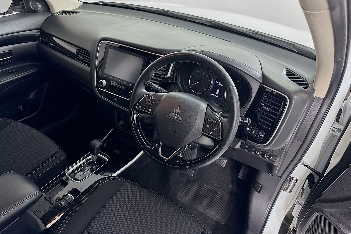 2020 Mitsubishi OUTLANDER ES 7 SEAT (2WD) ZL MY21