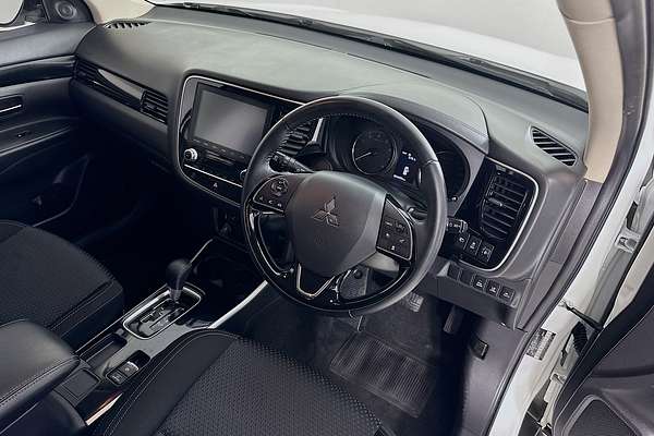 2020 Mitsubishi OUTLANDER ES 7 SEAT (2WD) ZL MY21