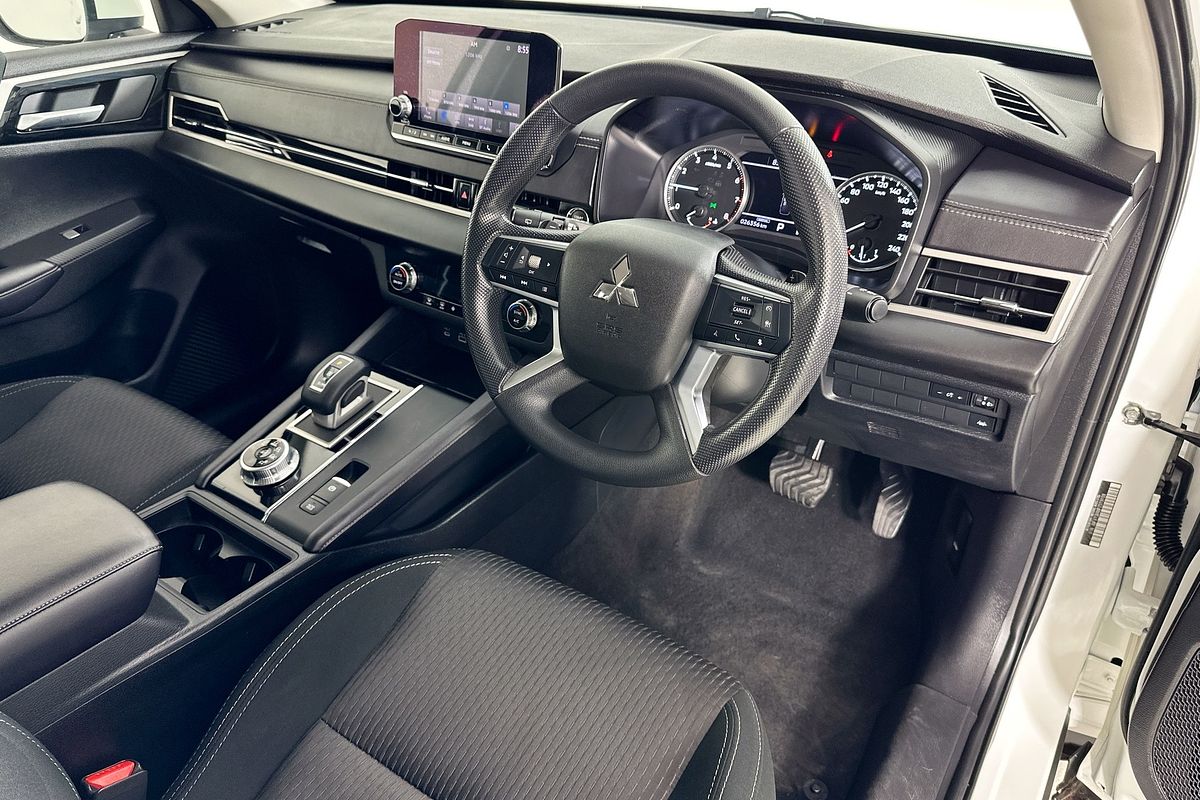 2023 Mitsubishi OUTLANDER ES 7 SEAT (2WD) ZM MY23