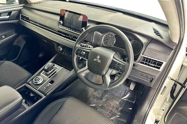 2023 Mitsubishi OUTLANDER ES 7 SEAT (2WD) ZM MY23