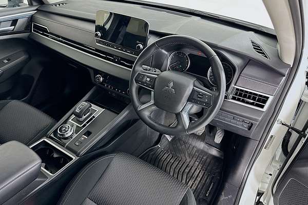 2024 Mitsubishi Outlander LS ZM