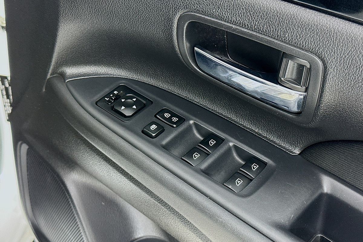 2021 Mitsubishi OUTLANDER ES ZL